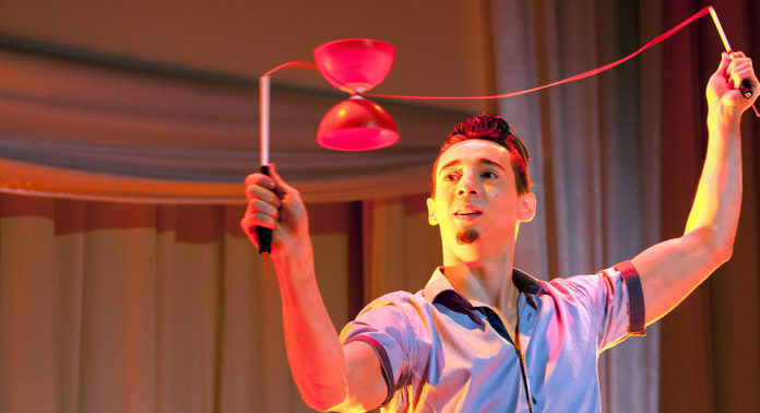 Fabian_Galouye_cirque_Montreal